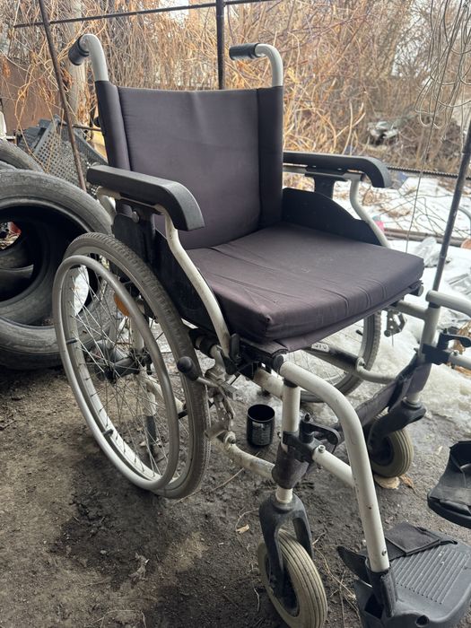 Инвалидная коляска.