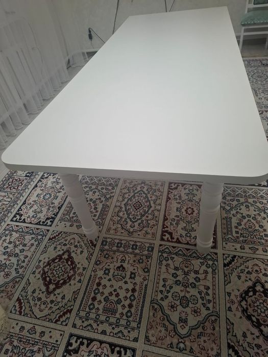 2 стол сатылады.