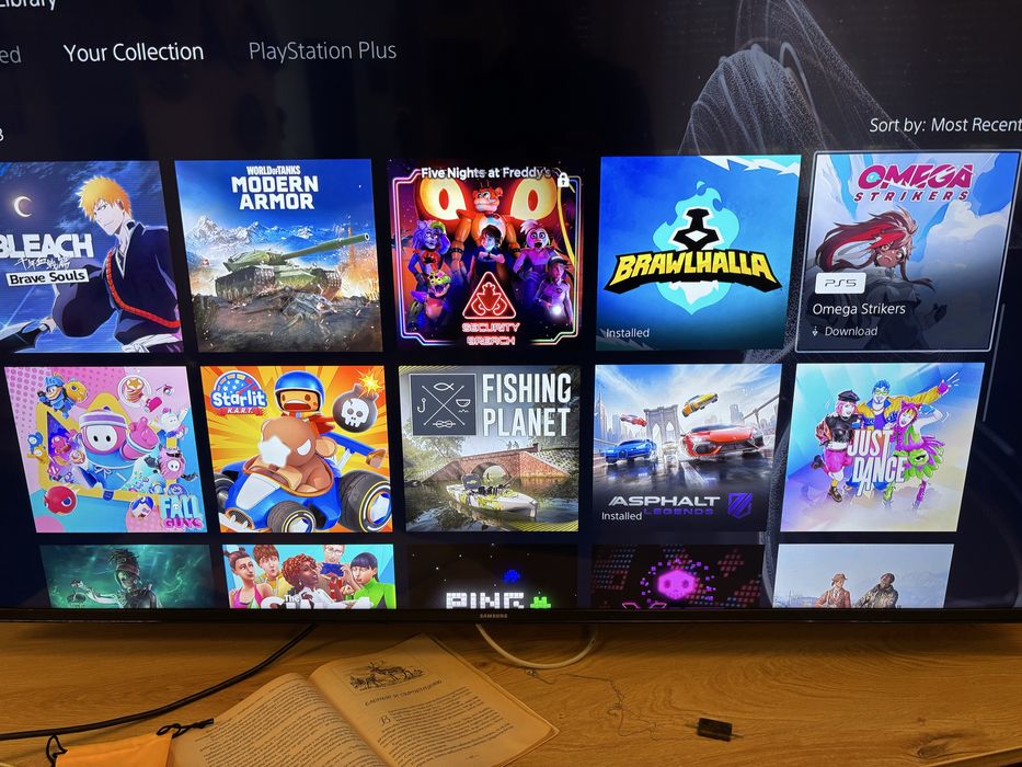 PlayStation 5 Disc + 2 контролера + игри + докинг