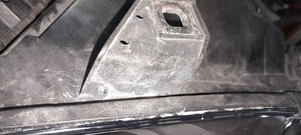 Продавам фарове за а4 б7