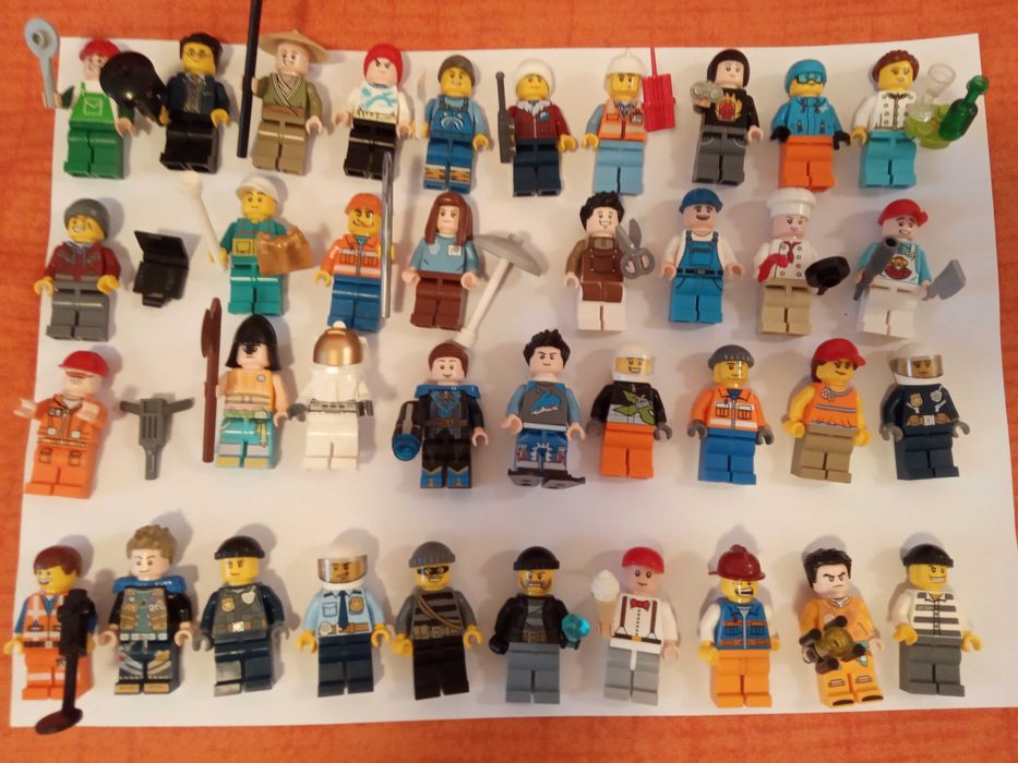 Lego minifigurine din toate temele si perioadele