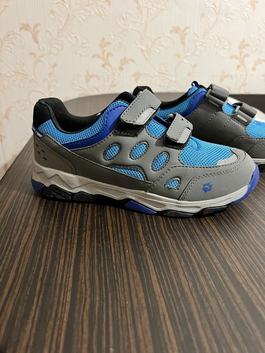 Детские кроссовки