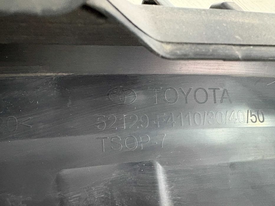 Grila centru bara fata Toyota C-HR facelift dupa 2019 cod 52129-F4110