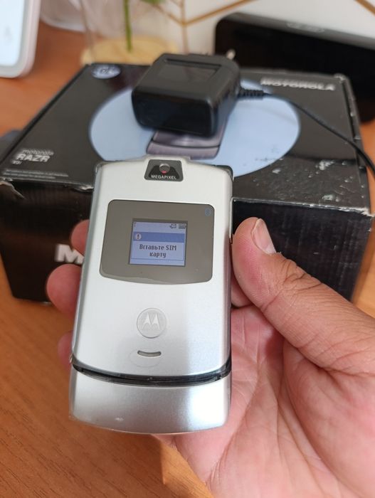 Motorola v3 ретро телефоны супер распродажа