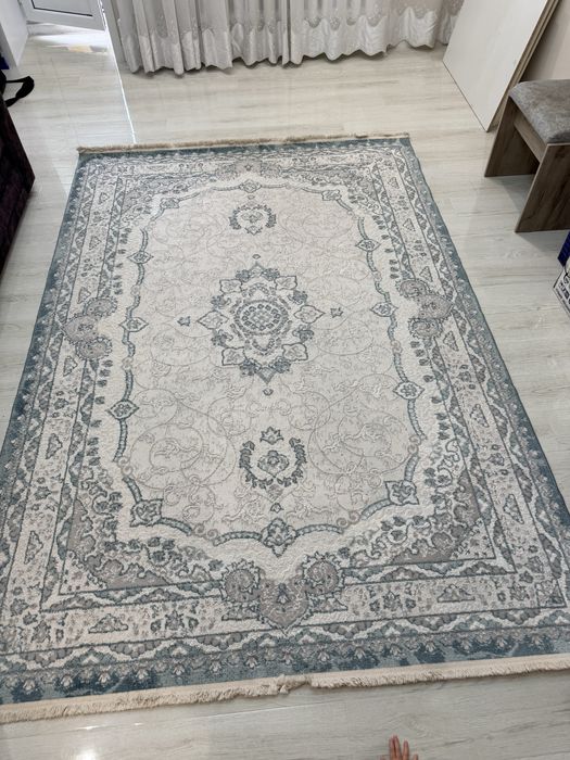 Продается ковер в хорошем состоянии