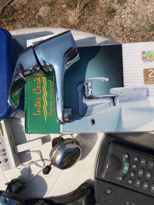 Чешма за умивалня нова в кутията има свръзки за монтаж .