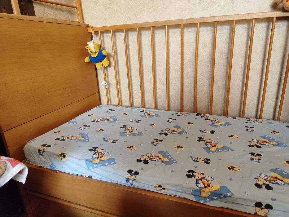 Детско дървено легло