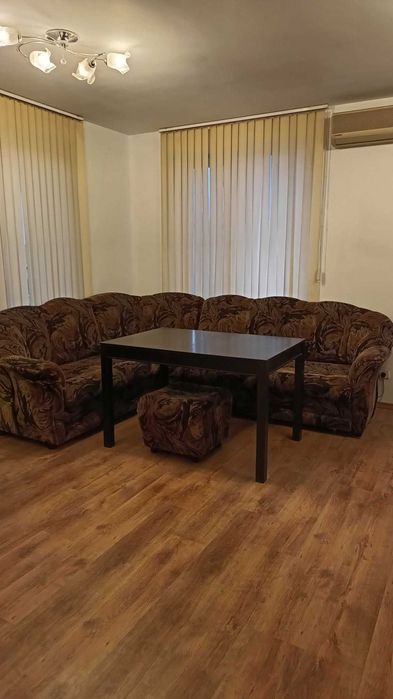 Уюутен двустаен апартамент с гараж в сърцето на София