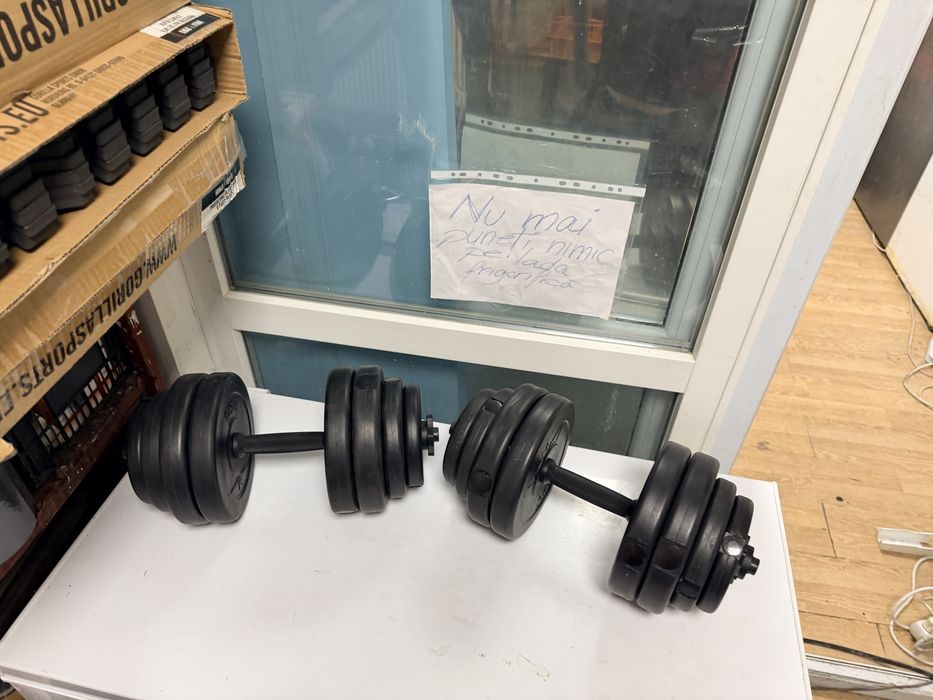 Gantere reglabile noi set 30 kg. 15 kg+15 kg=30 kg. Pret 250 lei