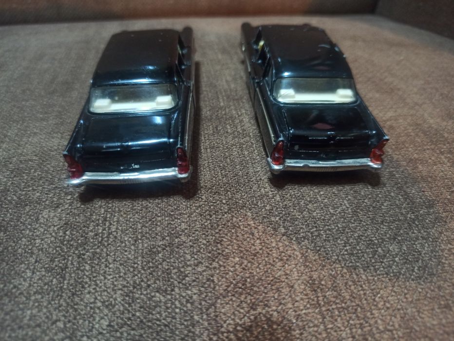 Две модели Чайка Газ 13 СССР