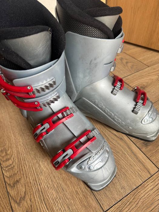 Продам ботинки лыжные