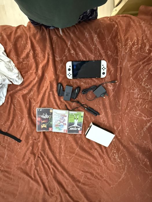 Nintendo switch в хорошем состянии + игры