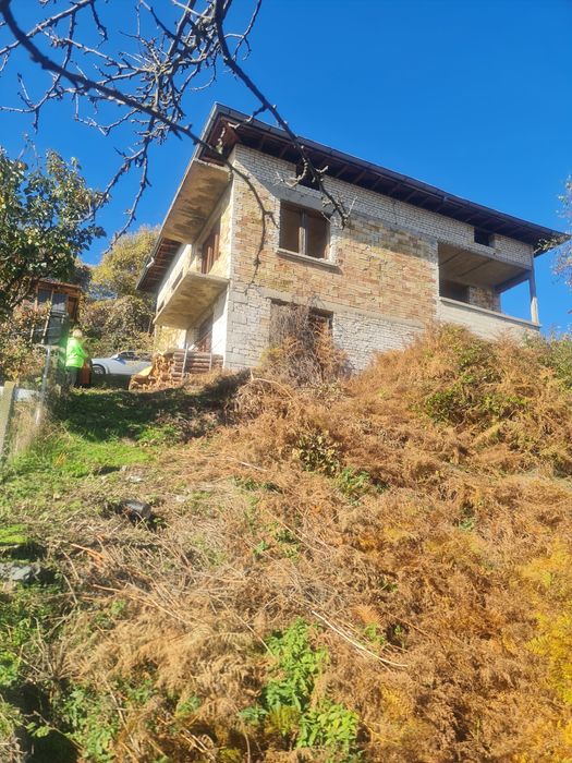 Продавам къща в с.Вишнево до Баните