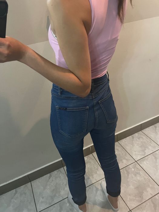 Два чифта дънки, един къси панталонки дънкови и потник