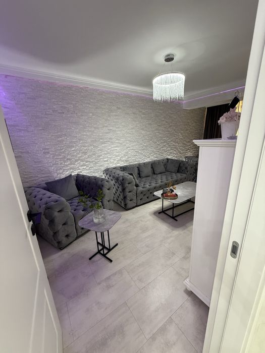 Apartament cu 3 camere Str Doinei