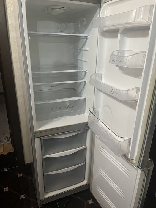 Продам Холодильник 35 000 тг