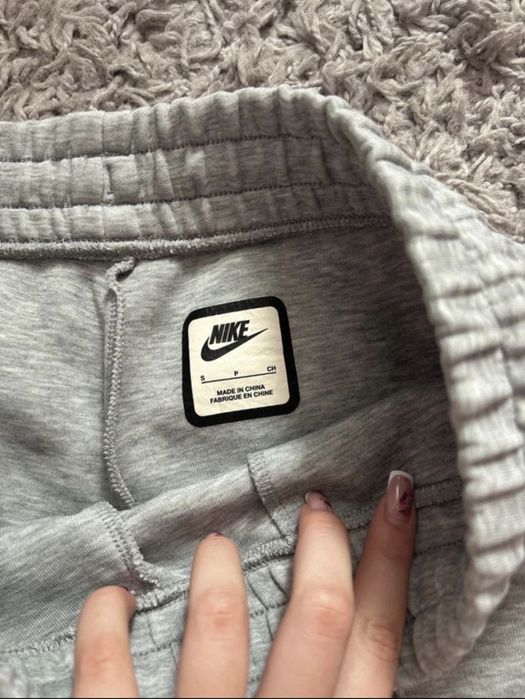 VAND URGENT trening nike tech marimea S gri