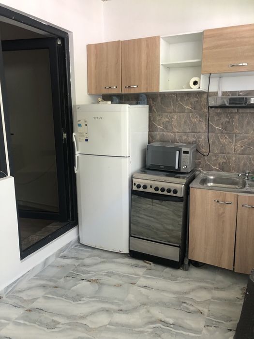 Vand garsiniera la parter cu balcon 27500€ navodari