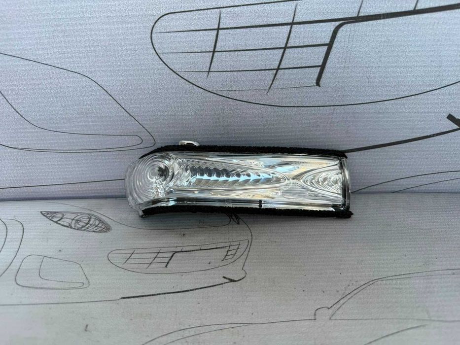 Semnalizare Oglindă Dreaptă Fiat Doblo 2010 / 2010-2022 Cod OEM 71765377 (5G2)