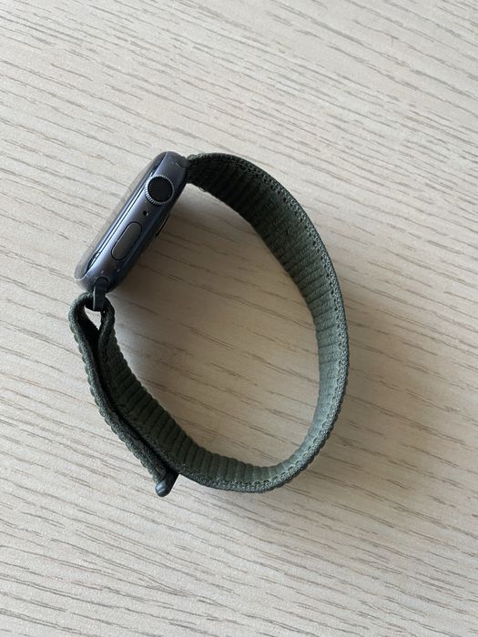 Продам  часы Apple Watch Series 4, 44 мм.