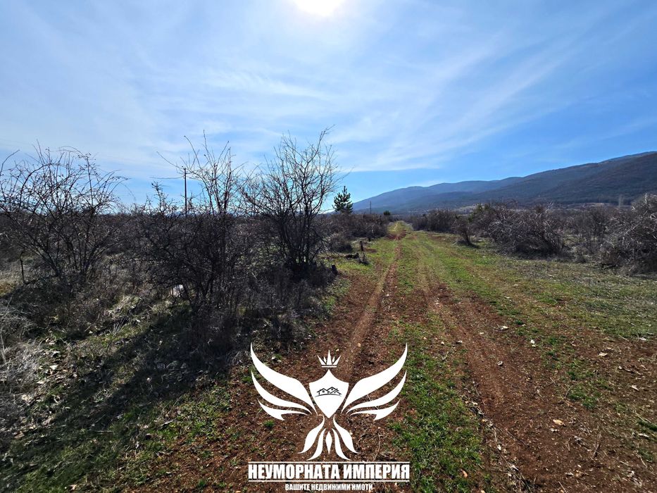 Продавам земя 2800кв.м. в с.Мулдава, общ.Асеновград на два пътя