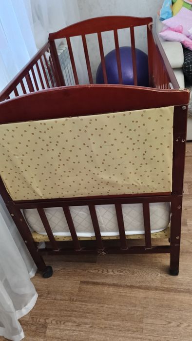 Продам детскую кроватку