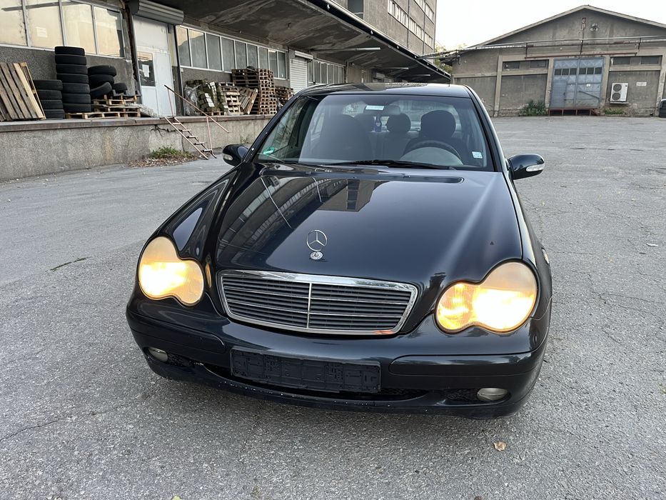 На части 3 броя Mercedes C-class W203 (бензинови)