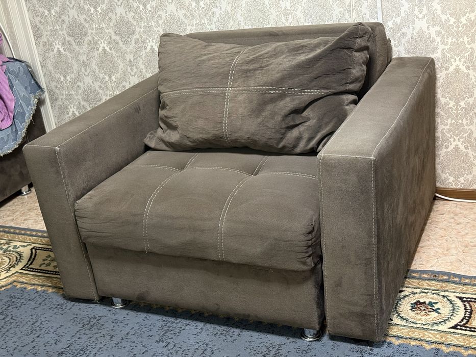 Диван с креслой для гостиной
