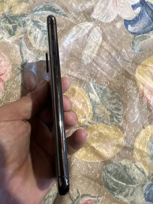 Продавам  iphone x 64 gb черен
