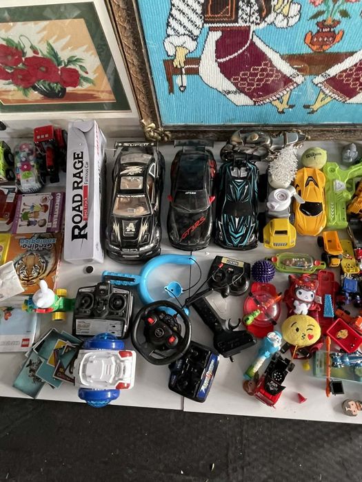 Lot jucarii la 100 lei