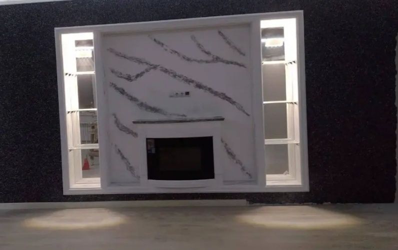 Клеим обой молдинги и шпаклёвка