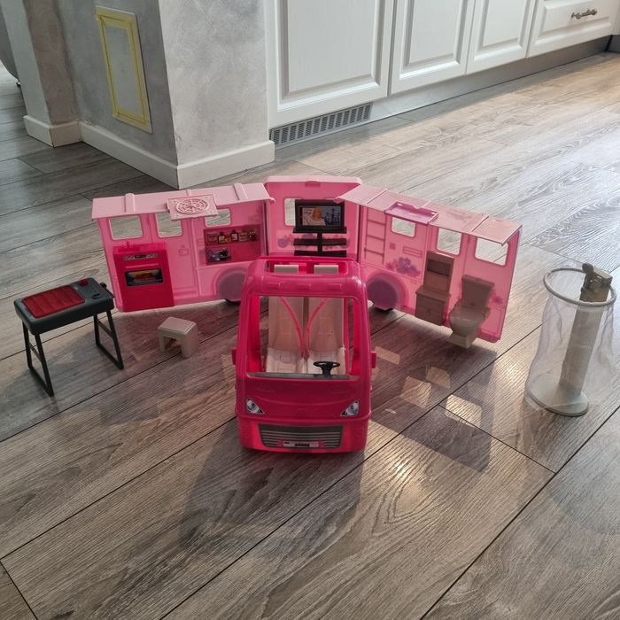 Rulotă de camping pentru păpuși  Barbie