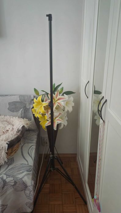 Ecran de proiectie cu stativ, dimensiune 135 × 210 cm