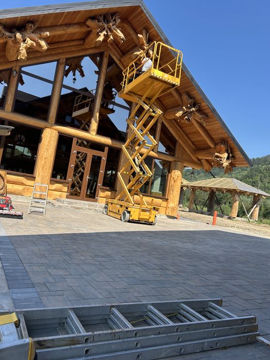 Inchiriez nacela electrică,tip foarfecă COMPACT 10 de închiriat