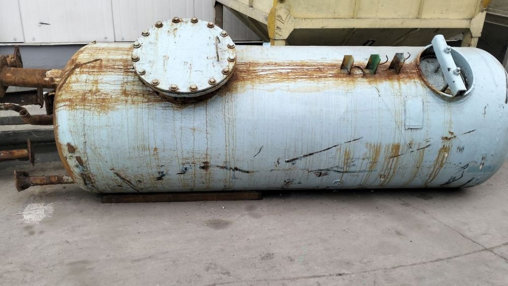 Емкость  2 тн для воды б/у