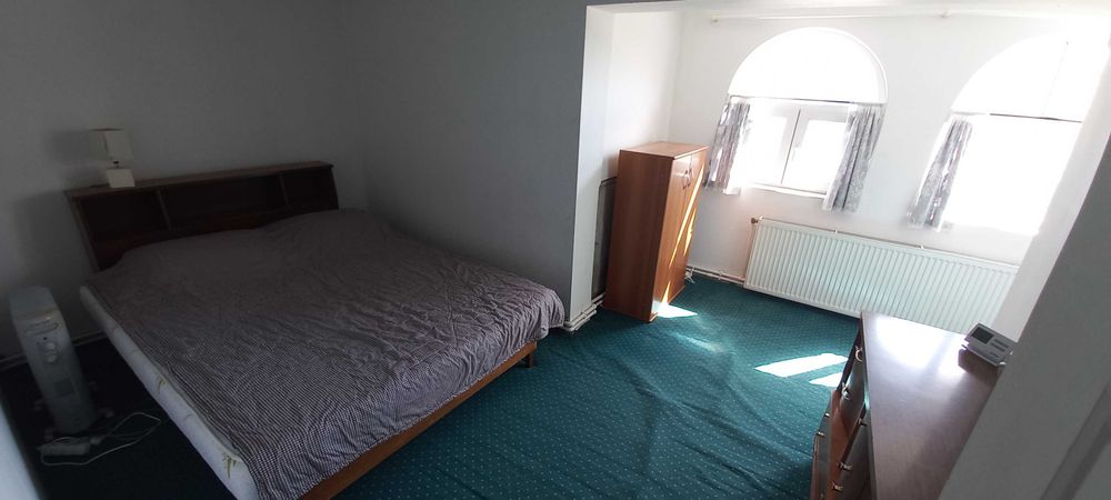 Triplex 356mp cu băi, bucătării, utilitati separate 5 parcari stradale