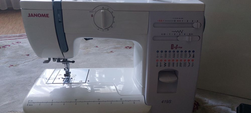 Продам швейную машину JANOME
