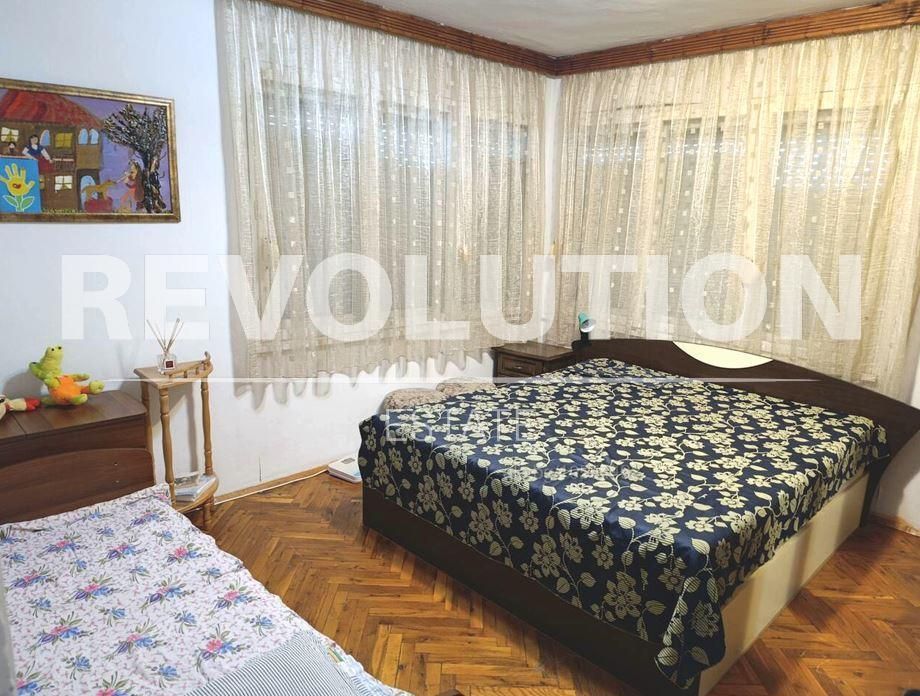 Дава се под наем Тристаен апартамент в Варна, Левски - 70 кв.м за 500 € - Снимка #3