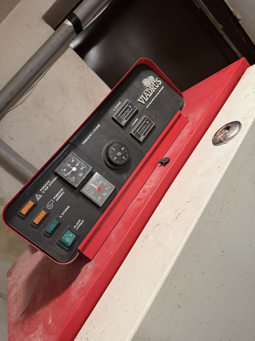 Чугунен отоплителен котел VIADRUS с възможност за работа с газ и нафта