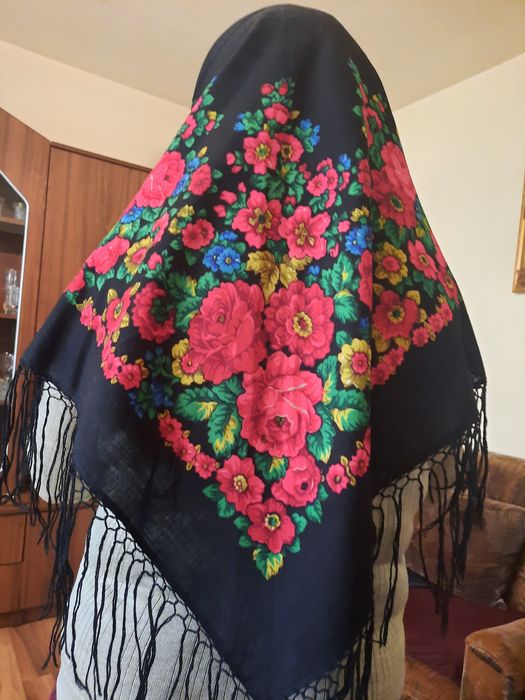 Ie alb/negru fetite 8-18 ani,Cratinte/fote, dama ,,zona Transilvania