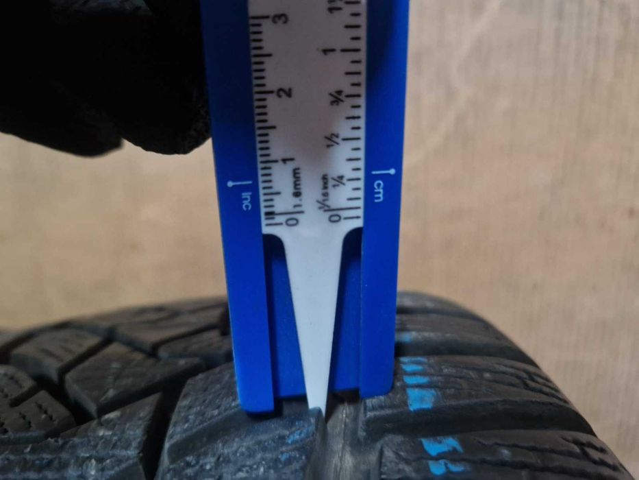 2 Dunlop R17 235/50
зимни гуми
DOT2022