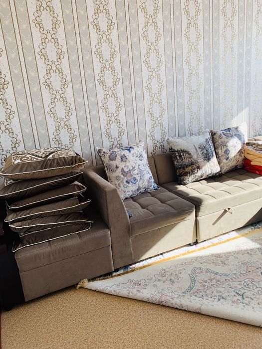 Угловой универсальный.Дизайн ,качественный материал.