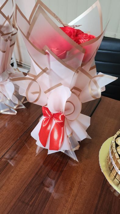 Buchet trandafiri satin