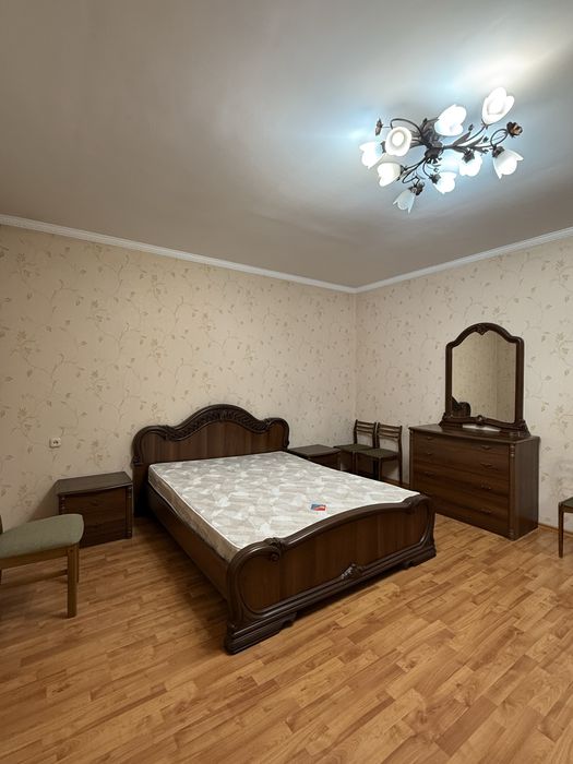 Спальный гарнитур из дерева