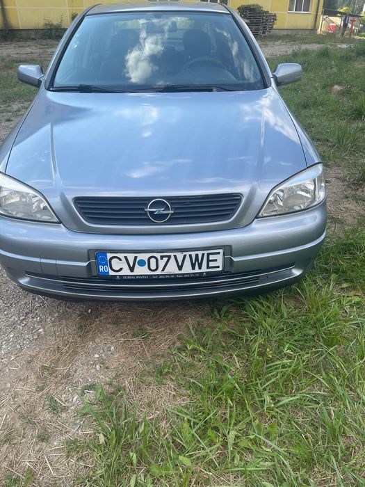 Ofer la vanzare masina de pe imagine