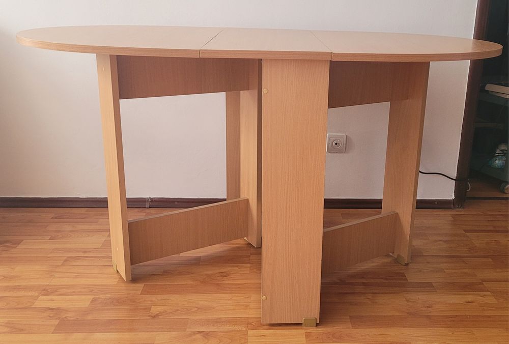Masa extensibila/pliabila pentru 6 persoane