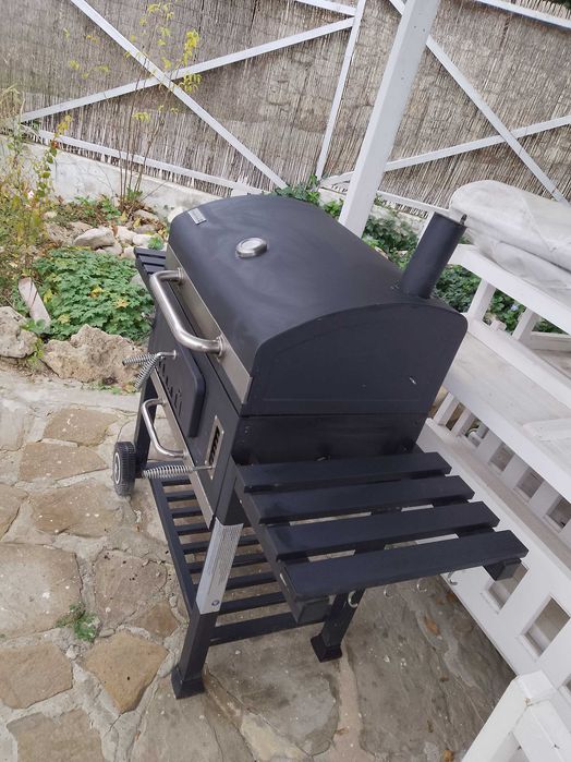 Барбекю на дървени въглища