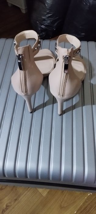 Продам босоножки