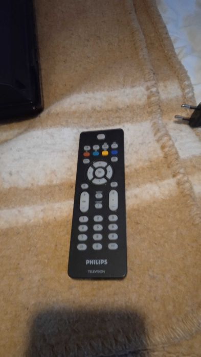 телевизор Philips модел 32pfl3312/10 HDMI подържа кабелна и eon тв