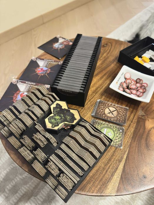 Gloomhaven - пълен комплект с 3D принтирани органайзери